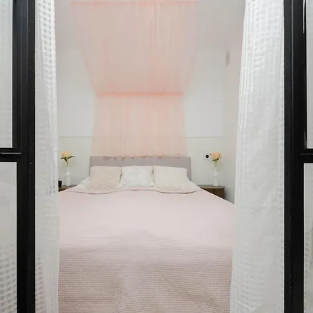 Appartement Pastel Andersa In With Air Conditioning By Renters