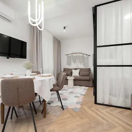 Pastel Andersa In With Air Conditioning By Renters