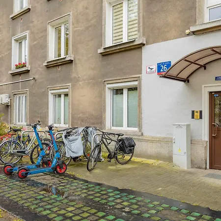 Pastel Andersa In With Air Conditioning By Renters *